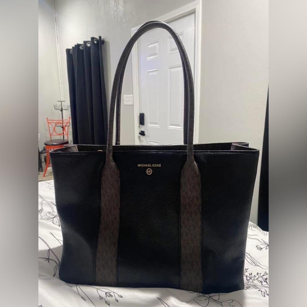 Michael Kors Hand Bag